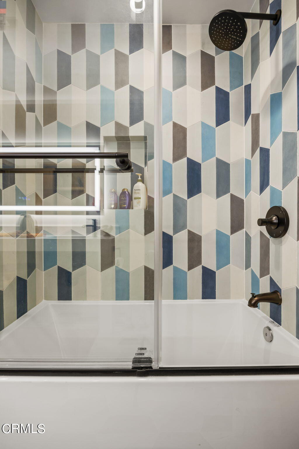 4136 Ocean Drive Oxnard, CA 93035 - Photo 32 of 58 Guest bath