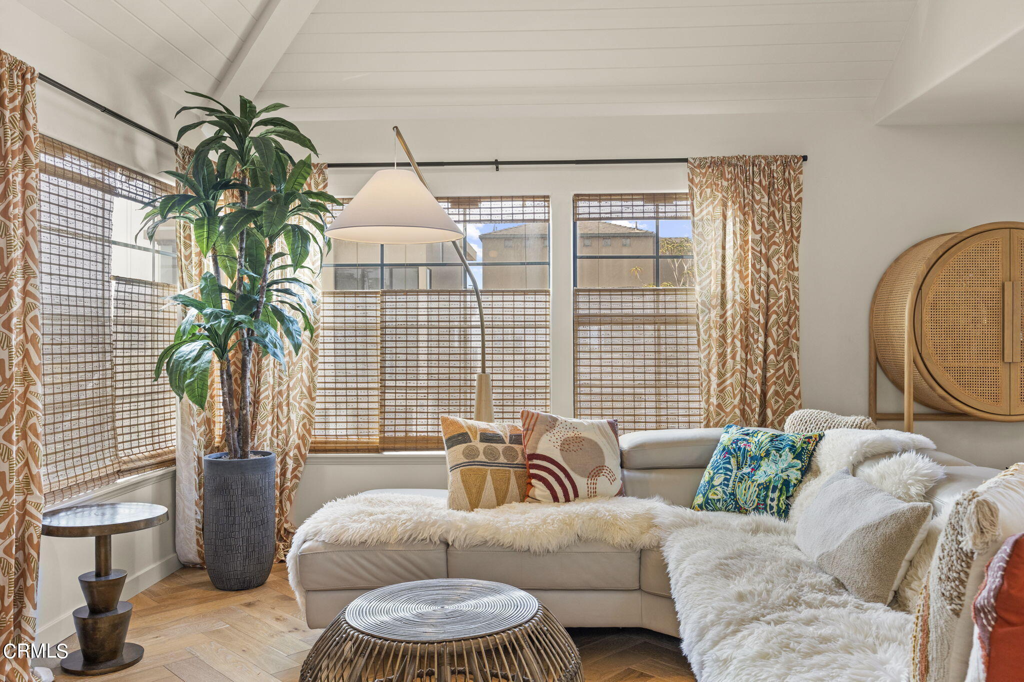 4136 Ocean Drive Oxnard, CA 93035 - Photo 4 of 58 Living Room