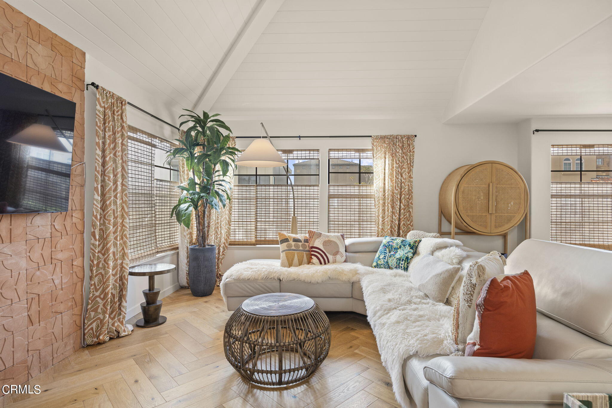 4136 Ocean Drive Oxnard, CA 93035 - Photo 5 of 58 Living Room