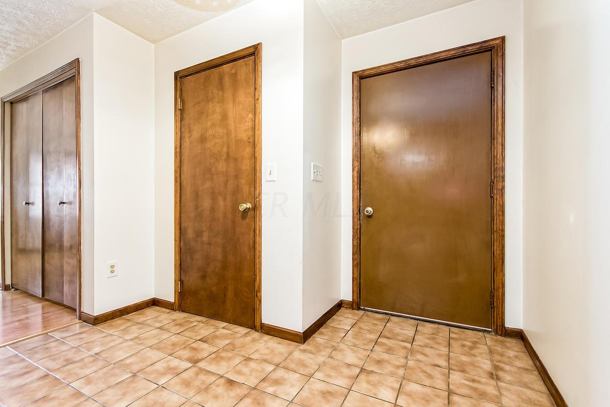 2719 Cooper Ridge Road Columbus, OH 43231 - Photo 3 of 47
