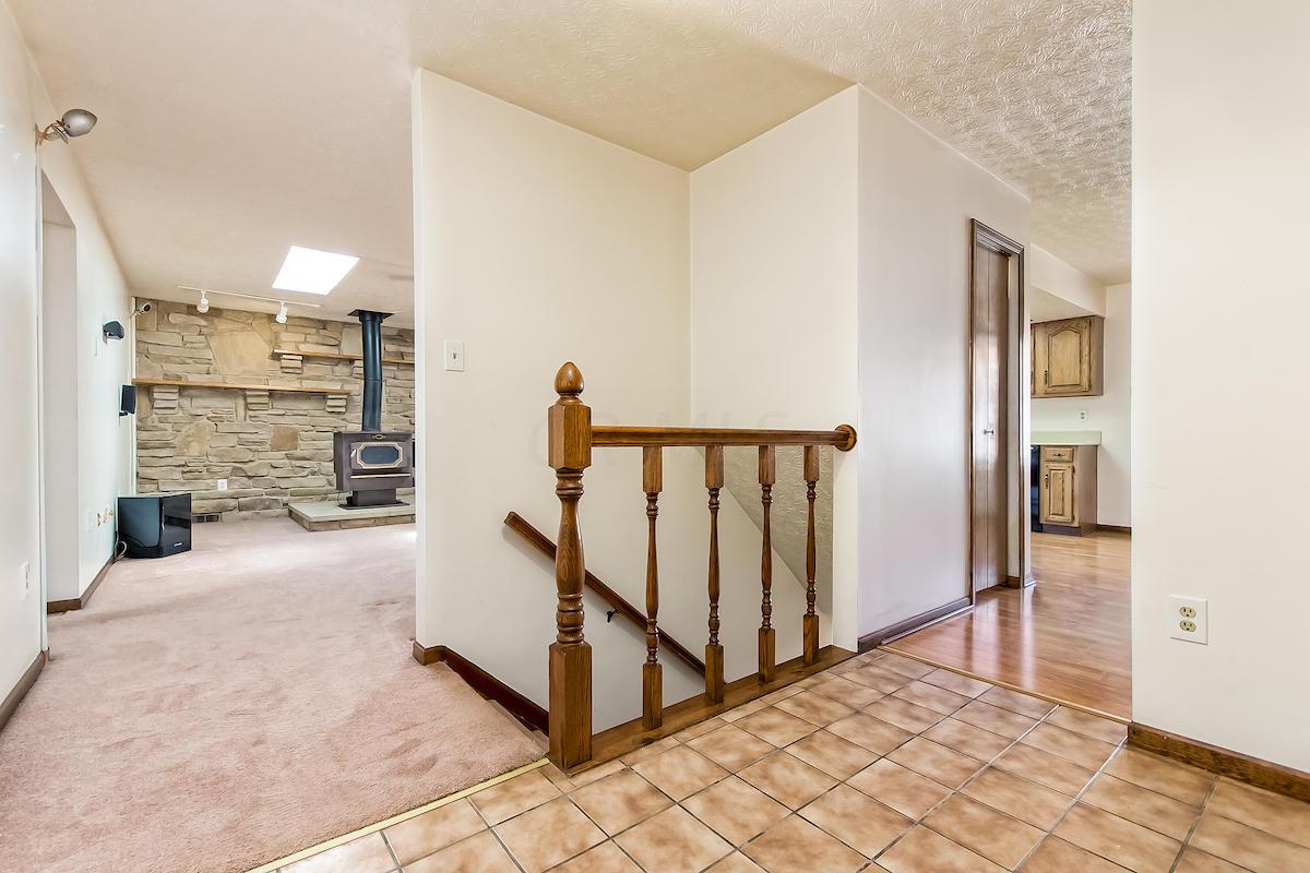 2719 Cooper Ridge Road Columbus, OH 43231 - Photo 4 of 47