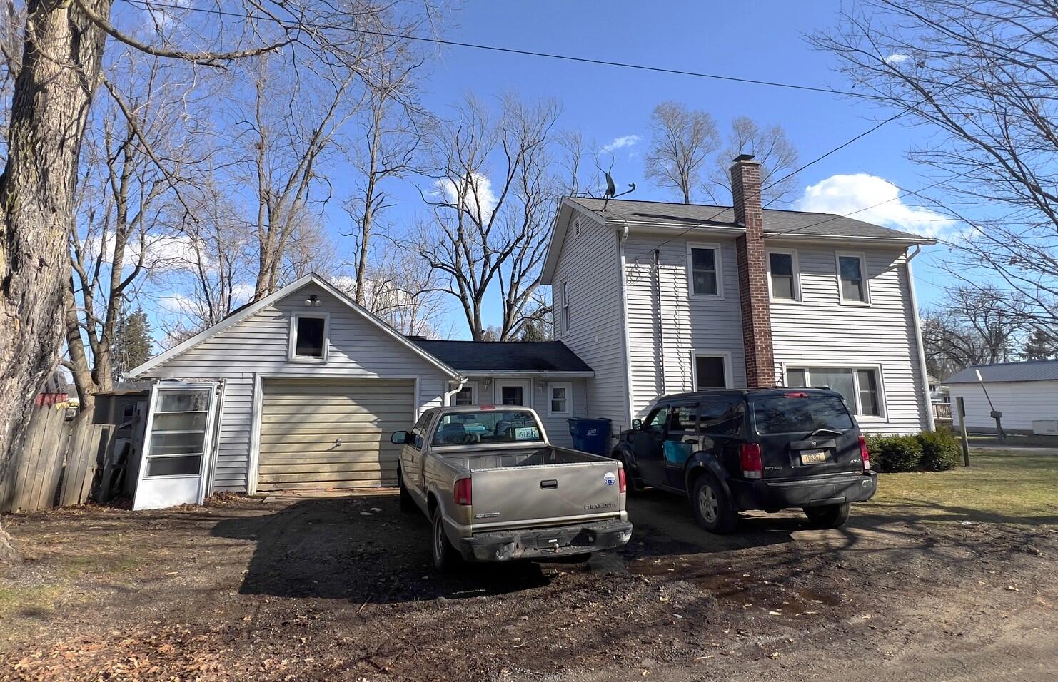 407 Barry Street Colon, MI 49040 - Photo 3 of 23 Side