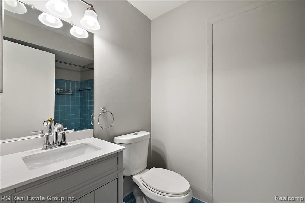1432 Oakbrook Rochester Hills Rochester, MI 48307 - Photo 21 of 34