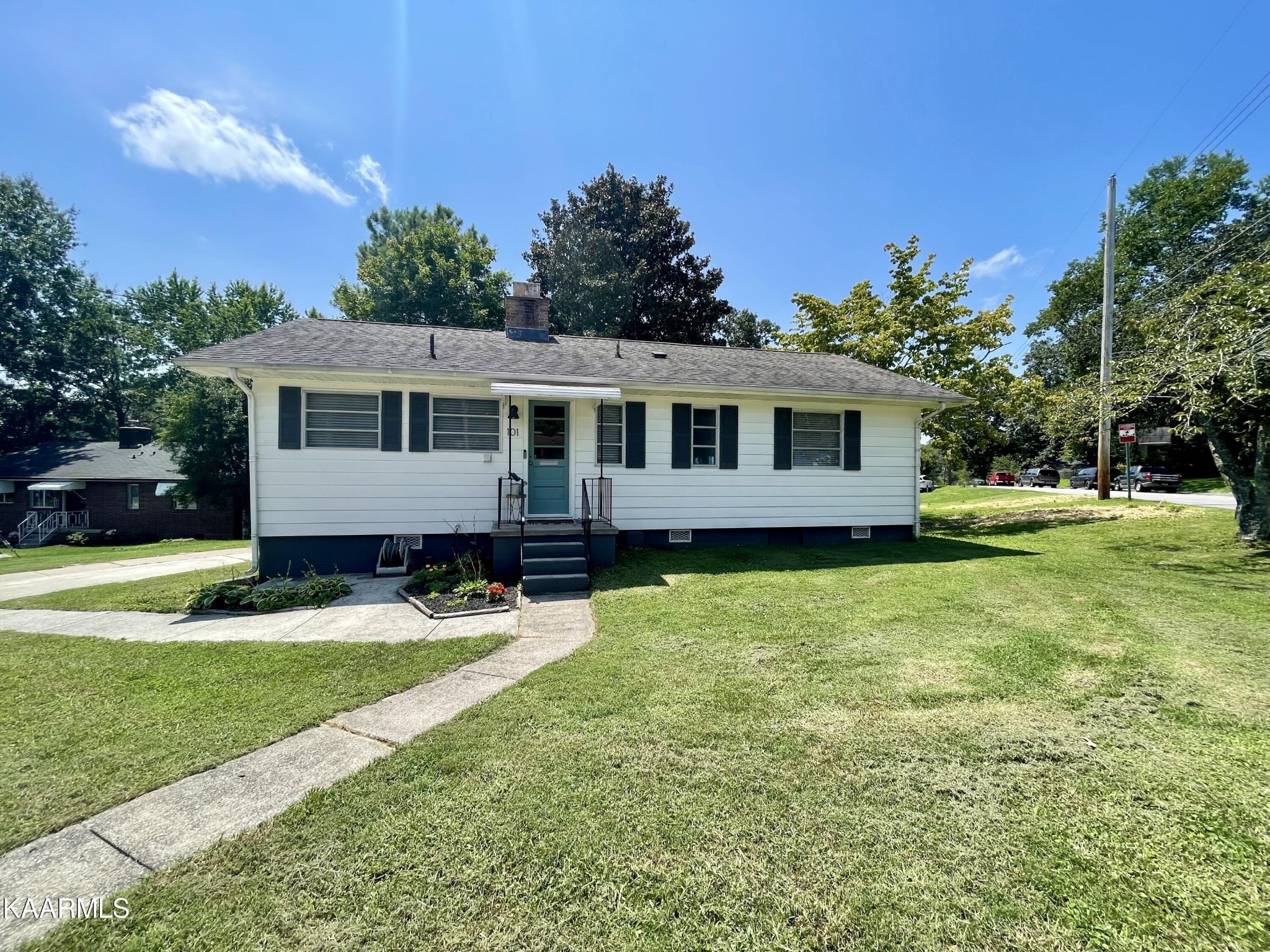 101 Norton Road Oak Ridge, TN 37830 - Photo 1 of 29 a front view of a house with a yard