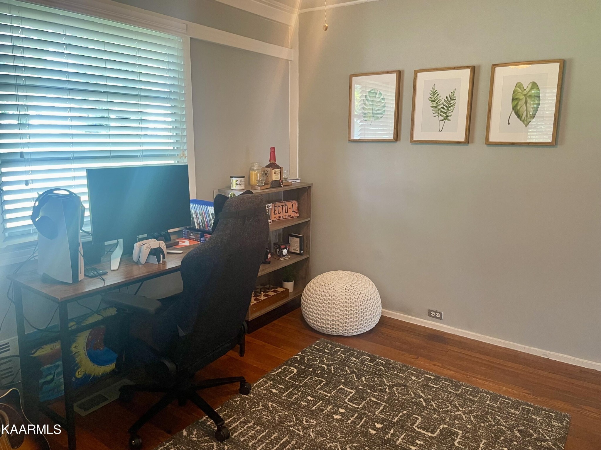 101 Norton Road Oak Ridge, TN 37830 - Photo 11 of 29 a living room with furniture and a window