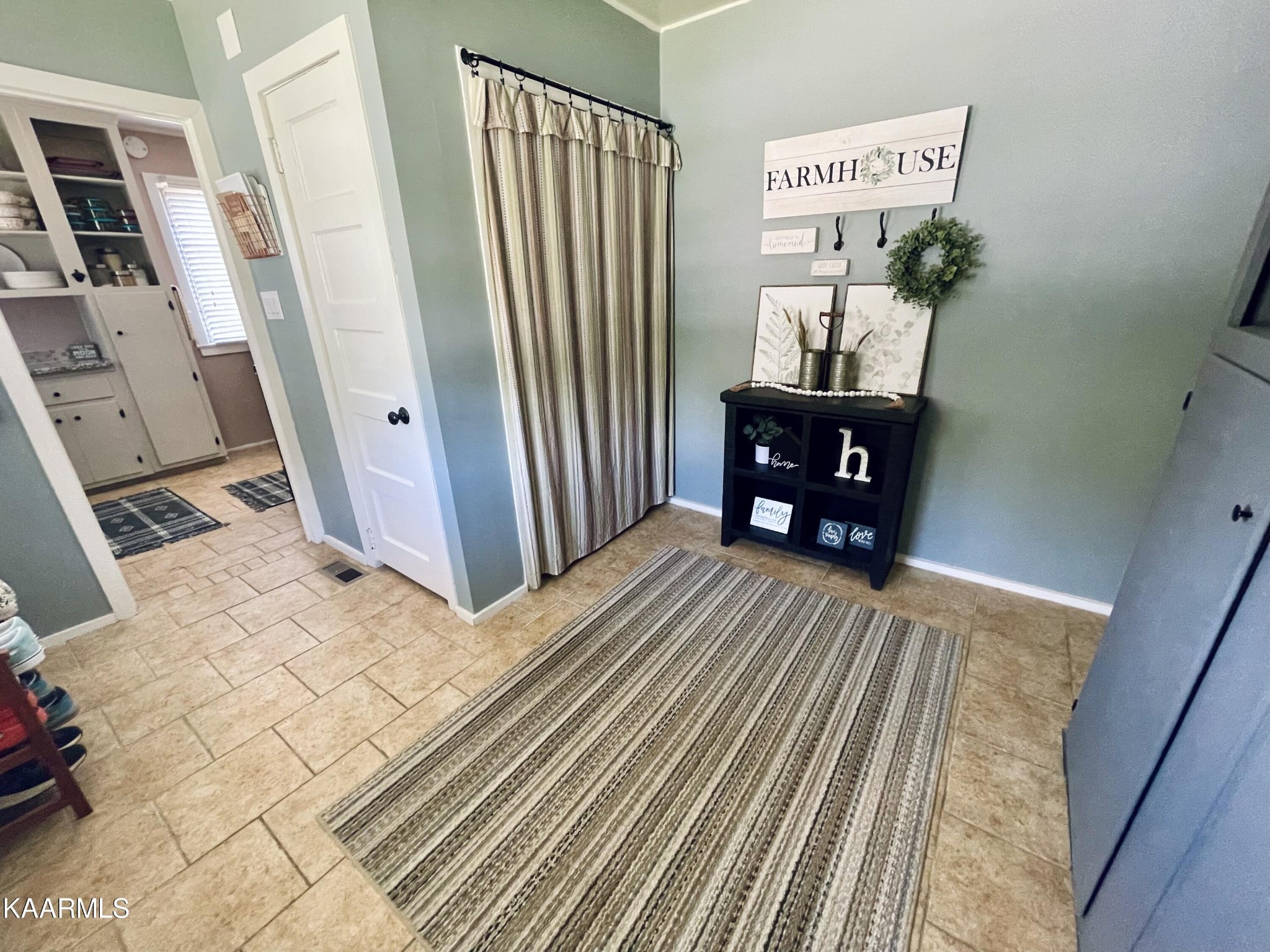 101 Norton Road Oak Ridge, TN 37830 - Photo 6 of 29 a bedroom with a bed and a mirror on the dresser
