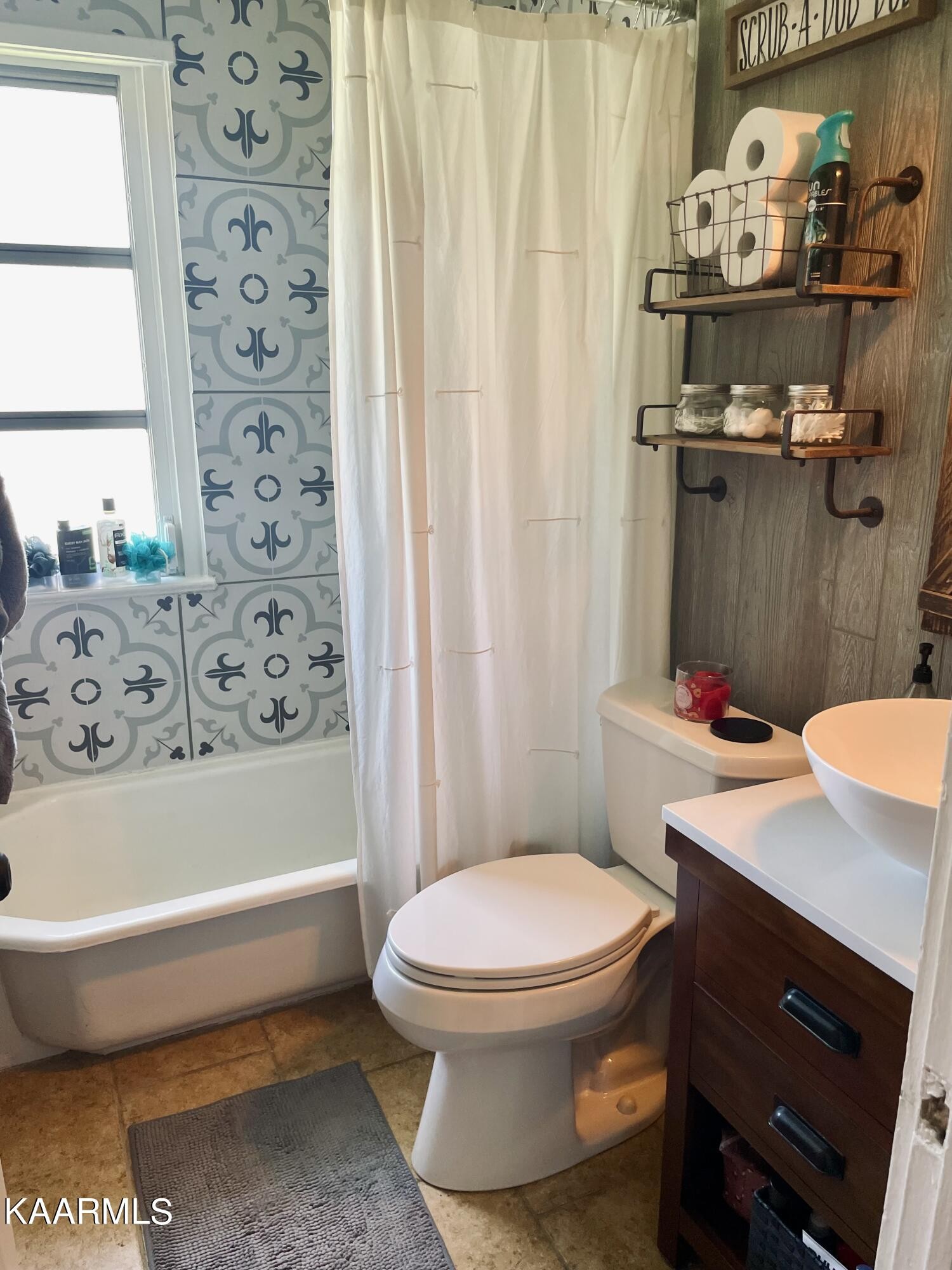101 Norton Road Oak Ridge, TN 37830 - Photo 8 of 29 a bathroom with a sink toilet and shower
