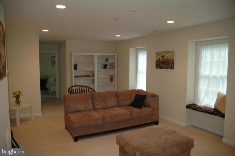 1216 Shenandoah Road Alexandria, VA 22308 - Photo 22 of 25 Sitting Room