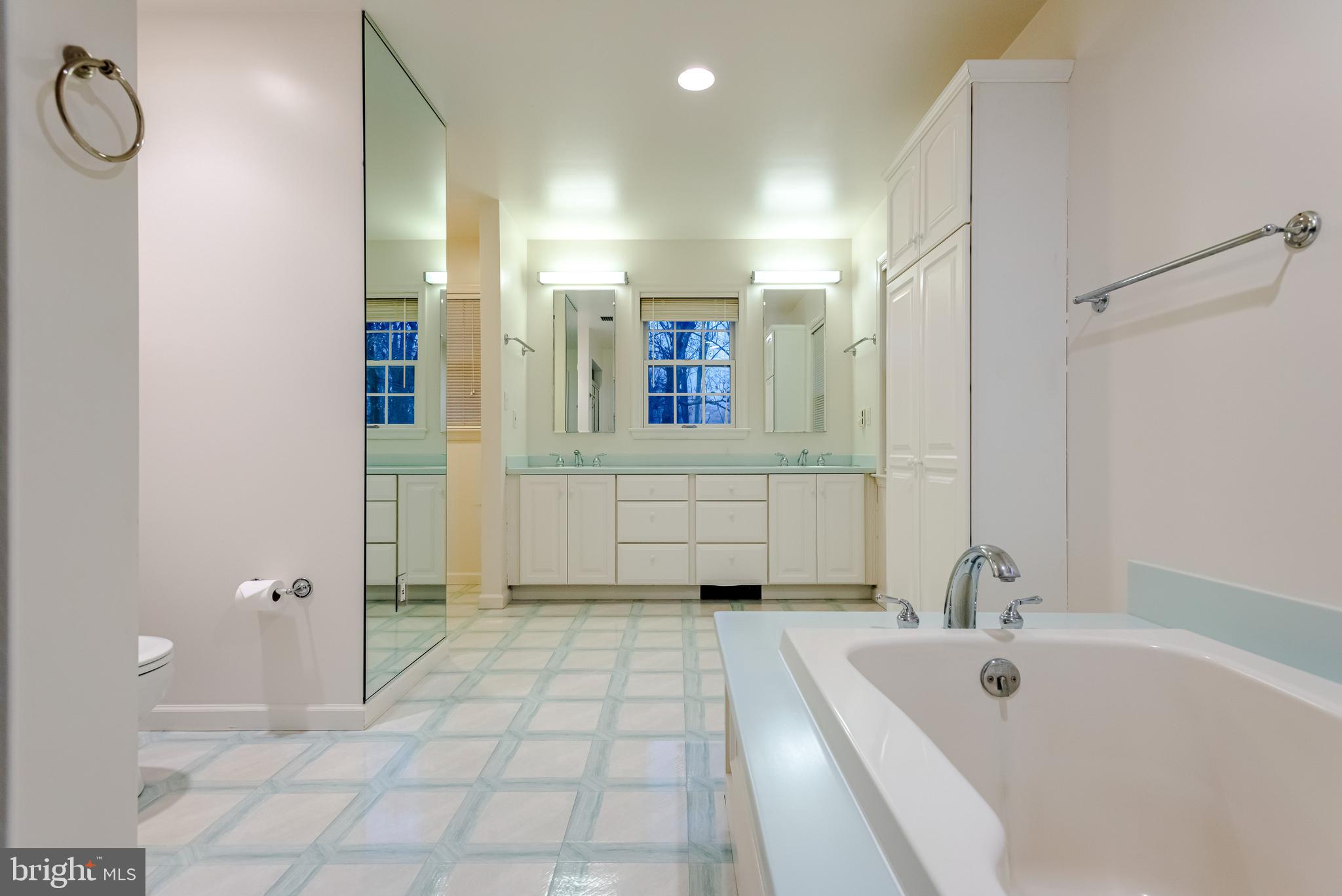2035 Twinbrook Road Berwyn, PA 19312 - Photo 29 of 51 Primary Bath