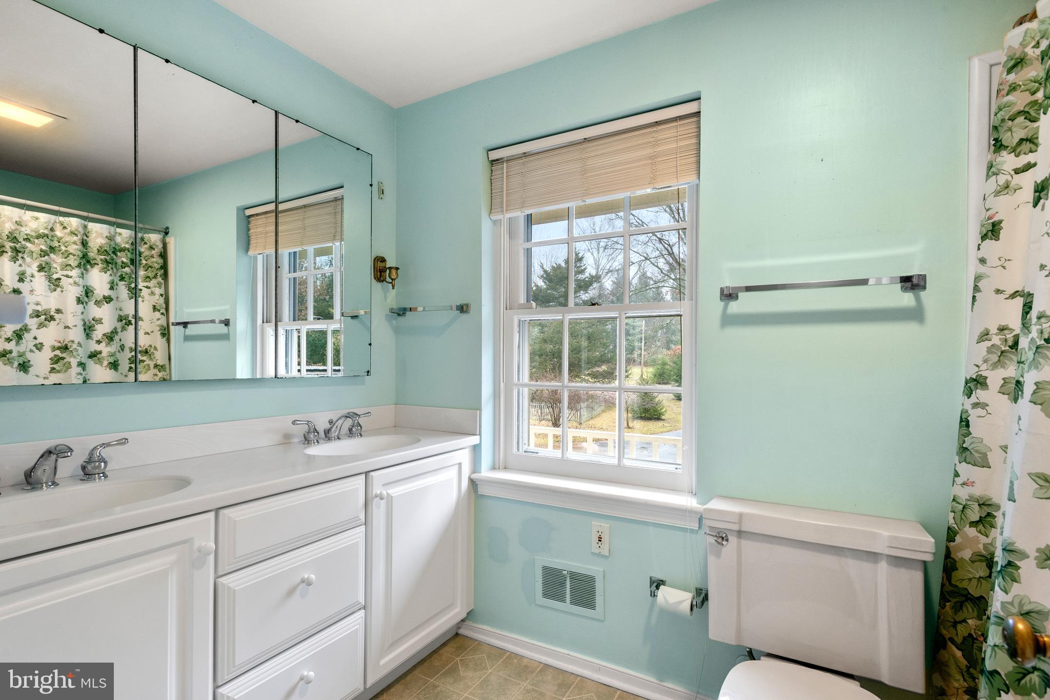 2035 Twinbrook Road Berwyn, PA 19312 - Photo 33 of 51 Full bath