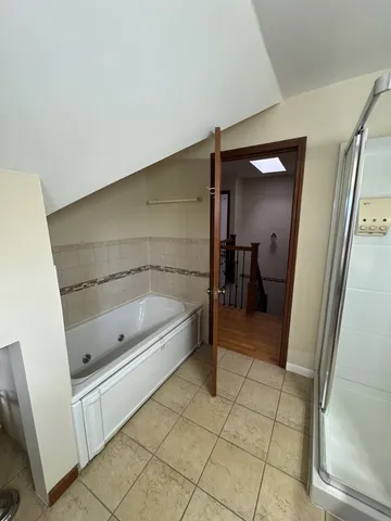 a view of empty room with a ceiling fan