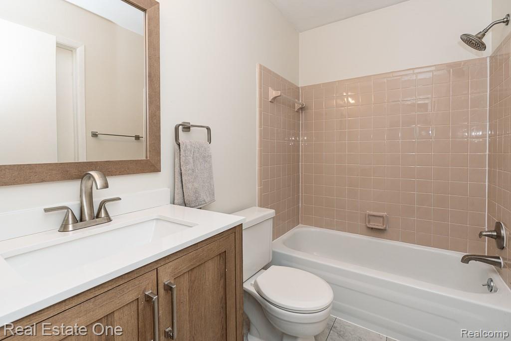 1377 Barneswood Lane Rochester, MI 48306 - Photo 39 of 39 1377 Barneswood_MLS-047.jpg