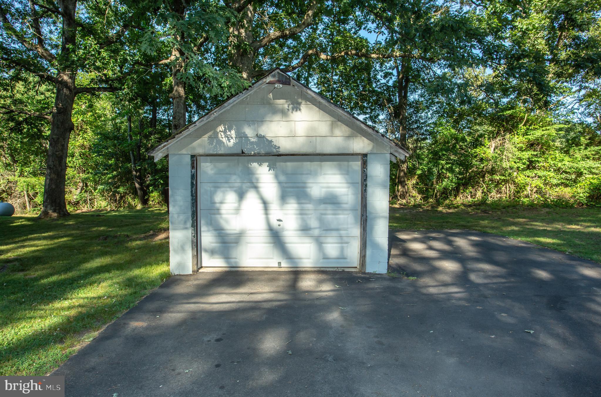 8331 Greenwich Road Catlett, VA 20119 - Photo 19 of 23 1 car garage off driveway!