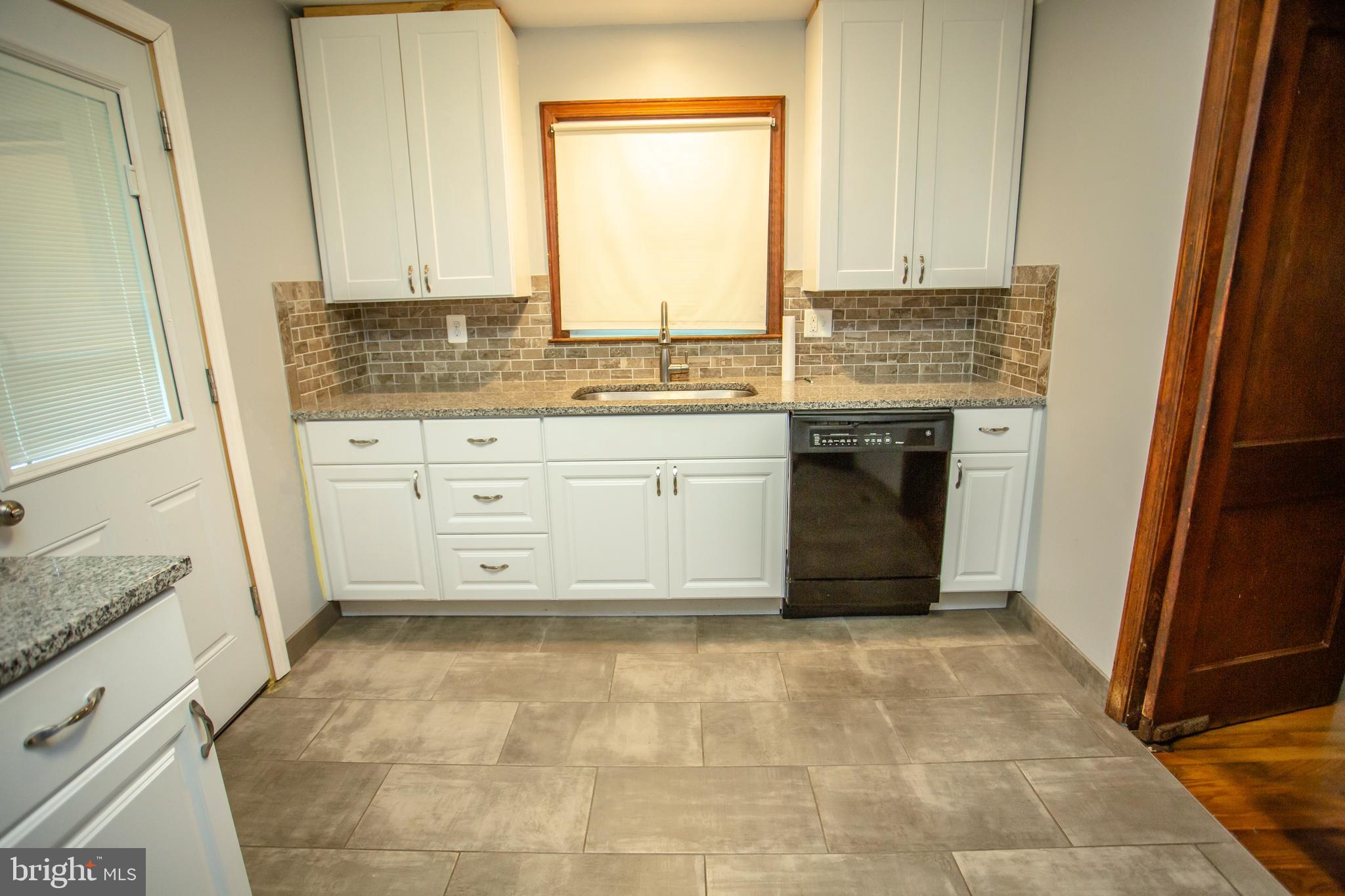 8331 Greenwich Road Catlett, VA 20119 - Photo 3 of 23 Spacious kitchen w/ tons of counter/storage space