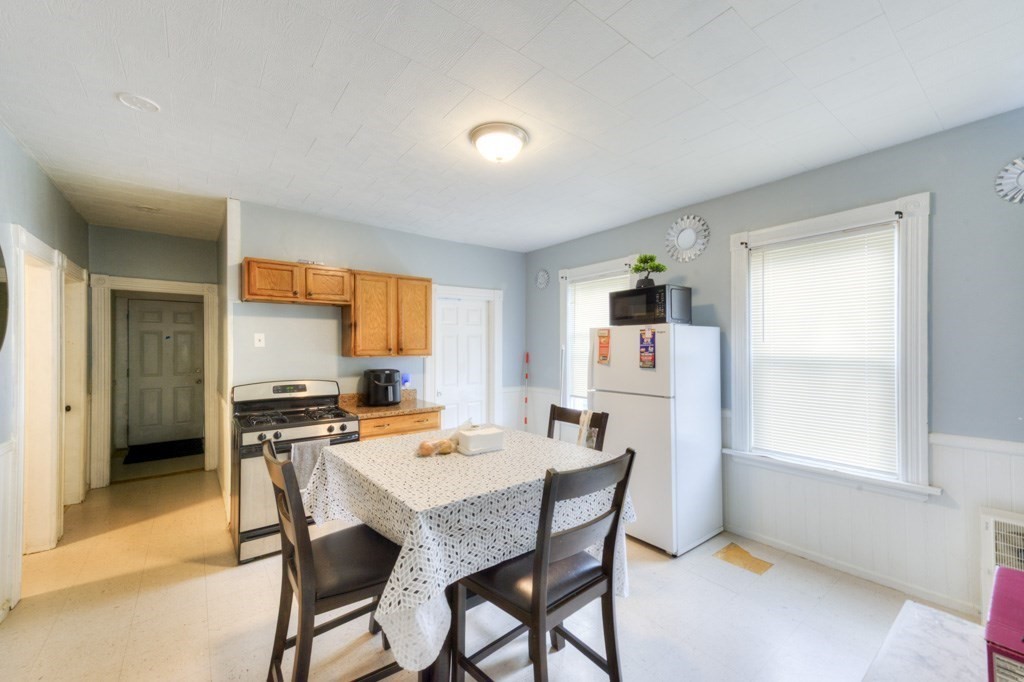 27 Rodney Street Worcester, MA 01605 - Photo 17 of 40 Gallery Image 17