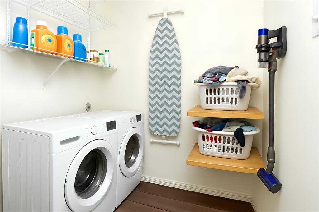 121 Mitchell Circle Terrell, TX 75160 - Photo 20 of 26 a utility room with dryer and washer