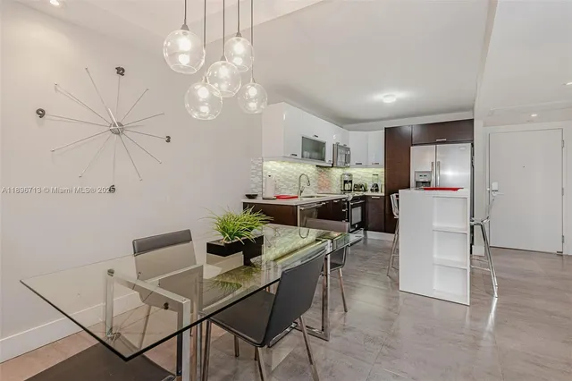 $6,000 | 2301 Collins Avenue, Unit 723, Miami Beach, FL 33139