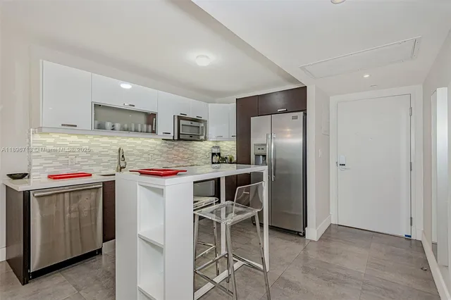 $6,000 | 2301 Collins Avenue, Unit 723, Miami Beach, FL 33139