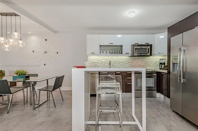 $6,000 | 2301 Collins Avenue, Unit 723, Miami Beach, FL 33139