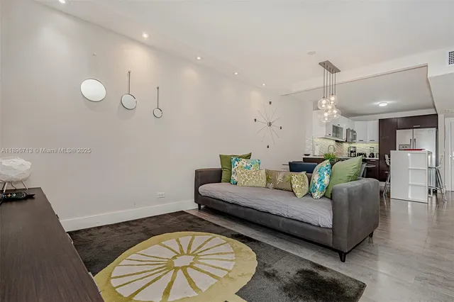 $6,000 | 2301 Collins Avenue, Unit 723, Miami Beach, FL 33139