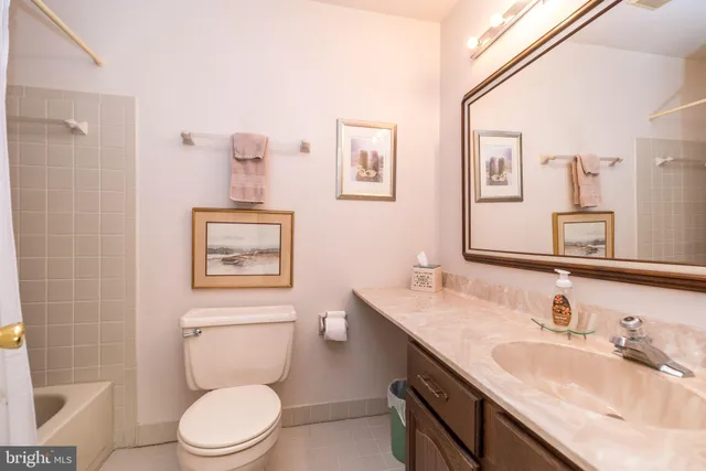 a view of entryway and hall