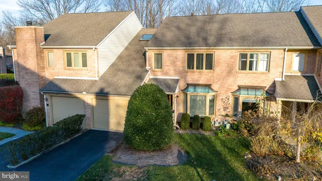 a view of a back yard of the house
