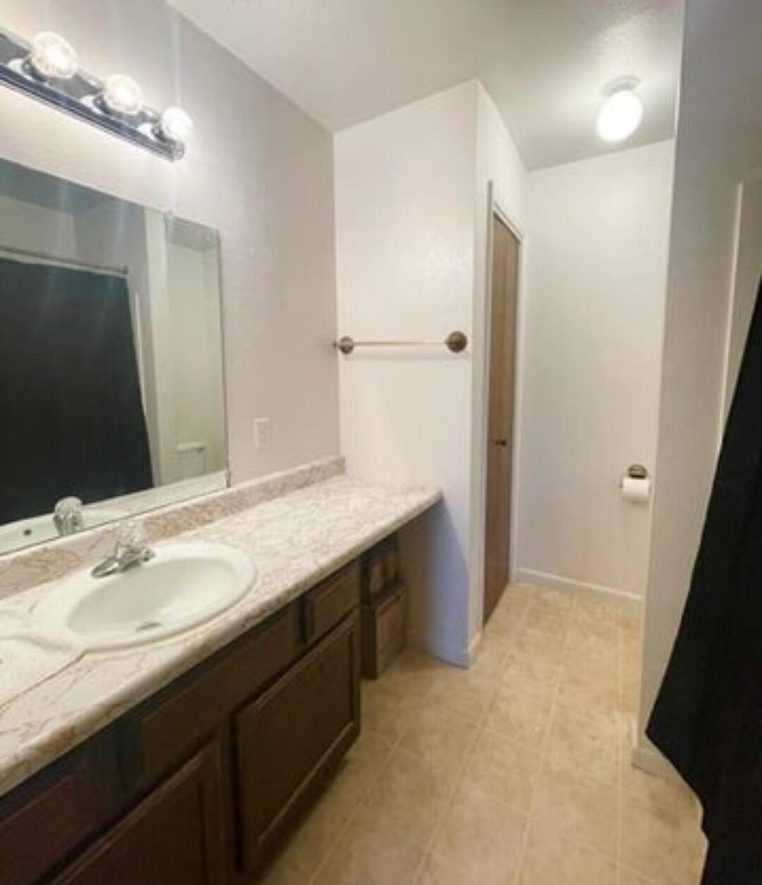 Edwards, Unit A Sheridan, WY 82801 - Photo 8 of 10 Bath