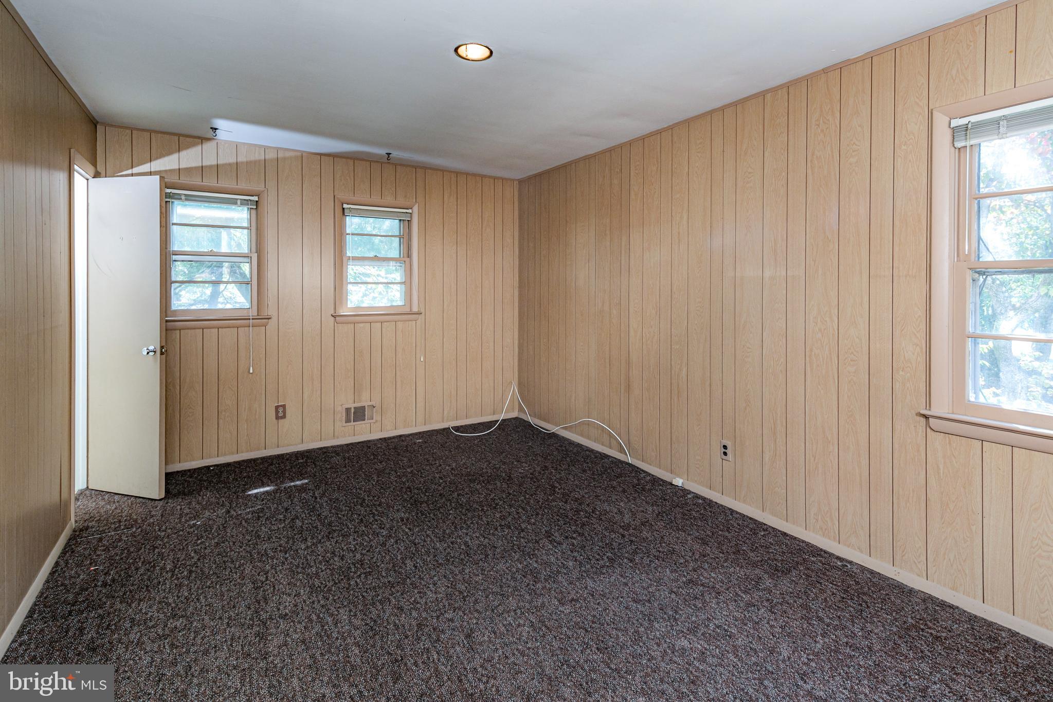 50 Broadripple Drive Princeton, NJ 08540 - Photo 9 of 17 a view of an empty room with a window