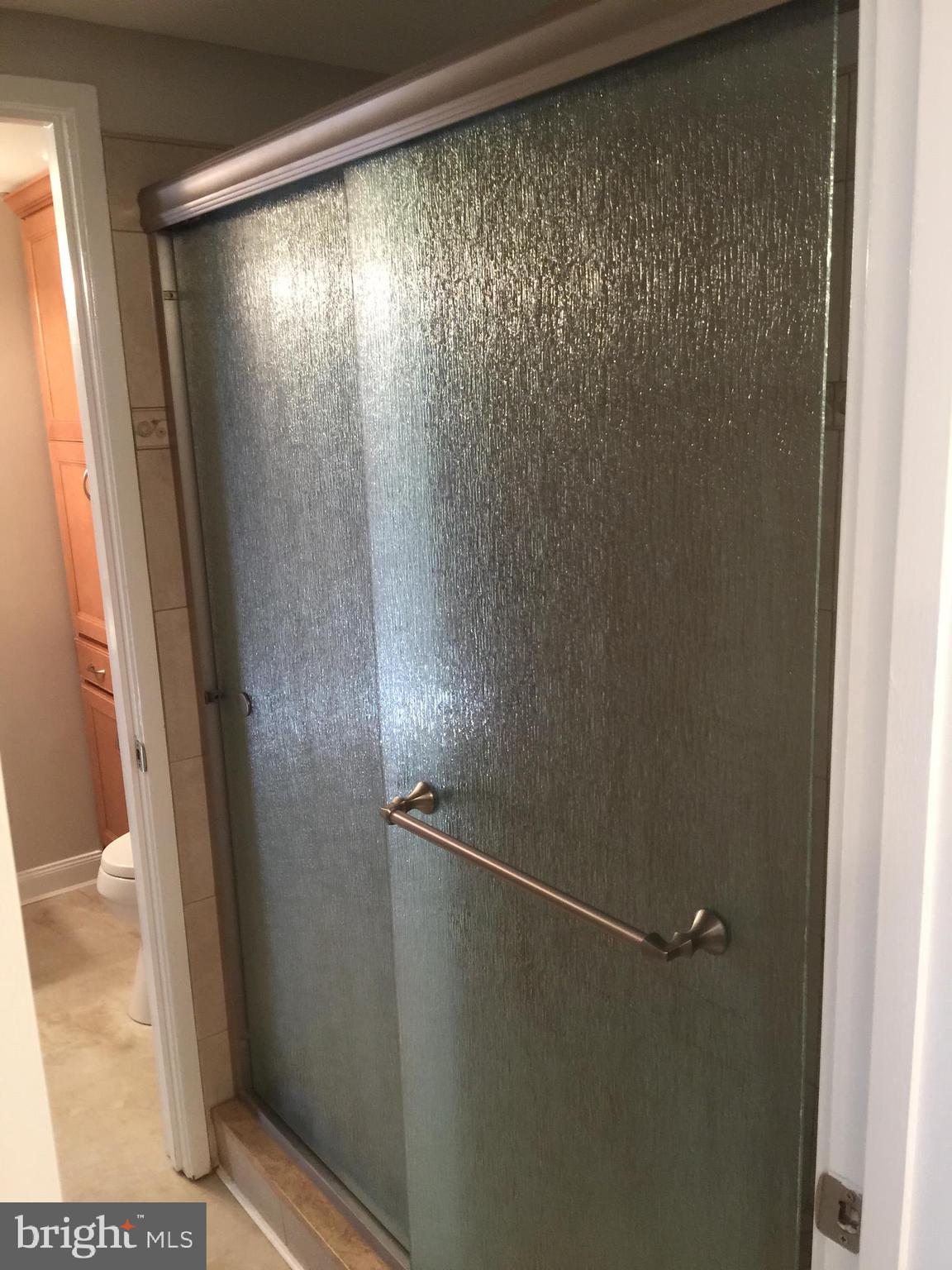9647 White Acre Road, Unit B2 Columbia, MD 21045 - Photo 3 of 15 shower between other half bath