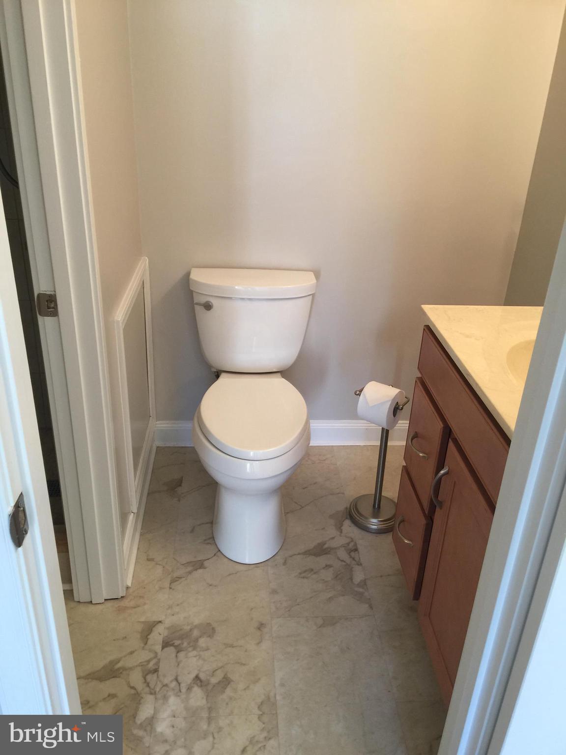 9647 White Acre Road, Unit B2 Columbia, MD 21045 - Photo 4 of 15 Second .05 bath
