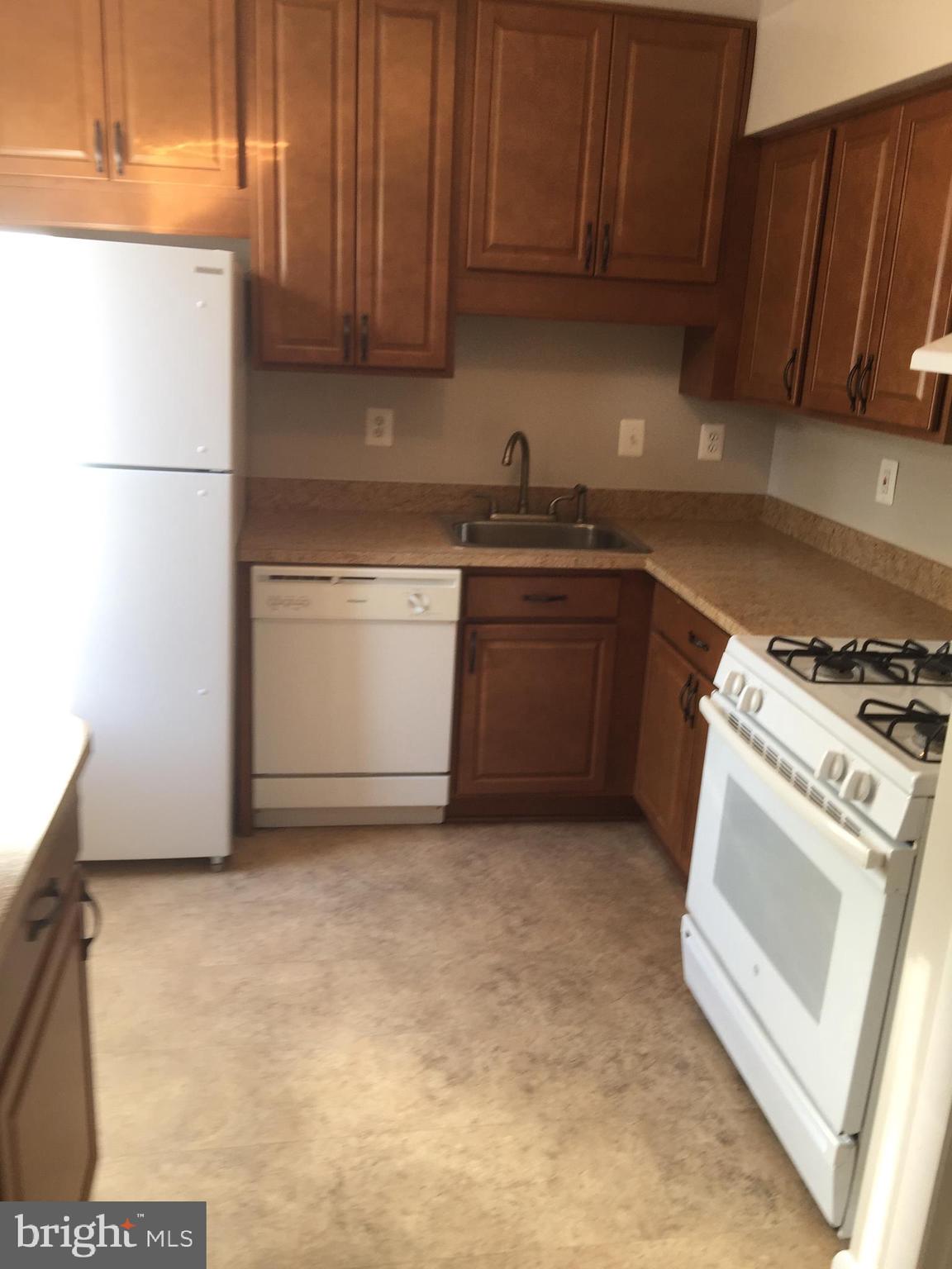 9647 White Acre Road, Unit B2 Columbia, MD 21045 - Photo 8 of 15 Kitchen 2