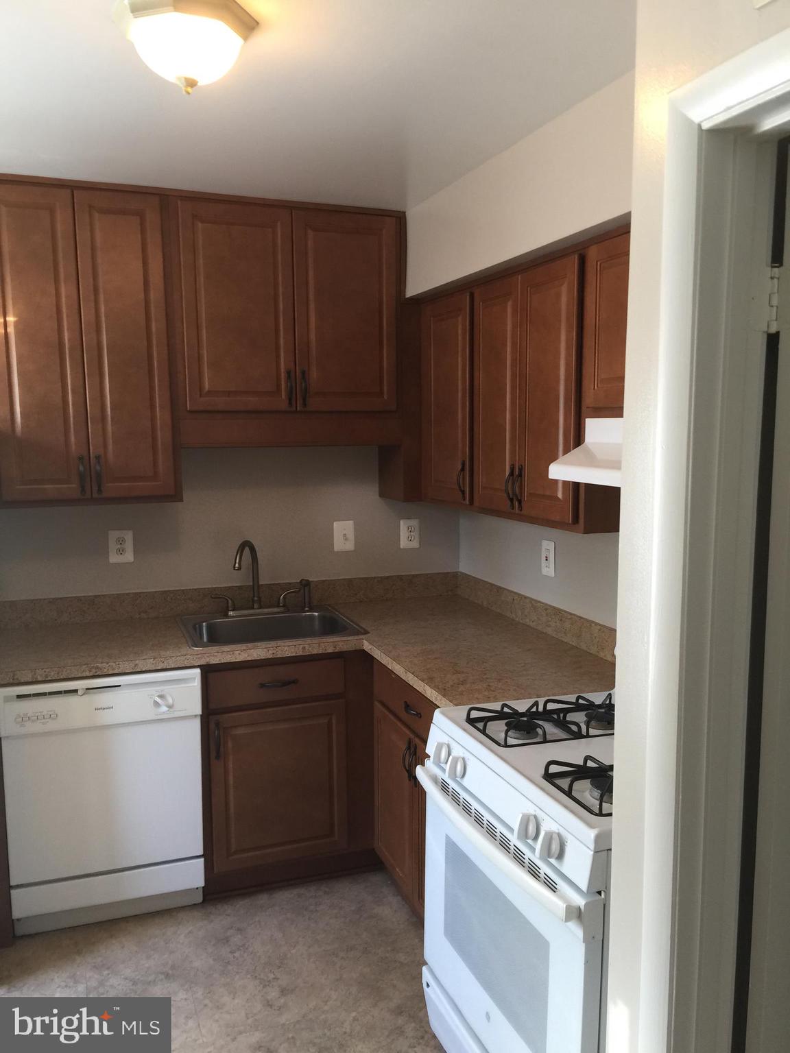 9647 White Acre Road, Unit B2 Columbia, MD 21045 - Photo 9 of 15 kitchen 3