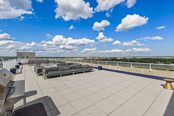 $375,000 | 1 Carriage City Plaza, Unit 1215, Rahway, NJ 07065