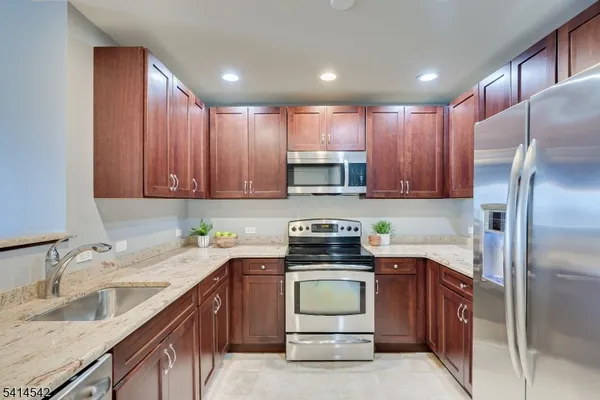 $375,000 | 1 Carriage City Plaza, Unit 1215, Rahway, NJ 07065