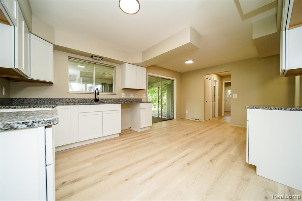 2949 Lacota Road Waterford, MI 48328 - Photo 9 of 67 Gallery Image 9