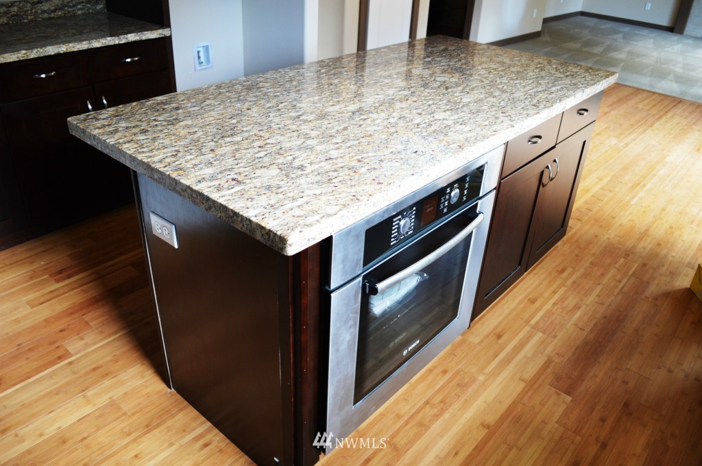 2407 Southwest Roxbury Street Seattle, WA 98106 - Photo 8 of 18 Gallery Image 8
