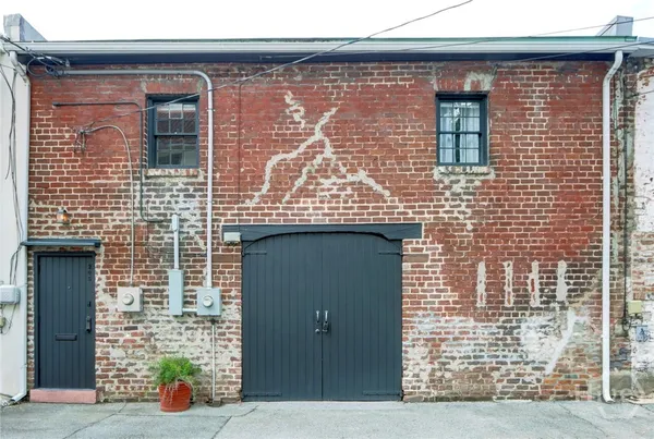 $1,900 | 205 West Jones Lane, Savannah, GA 31401
