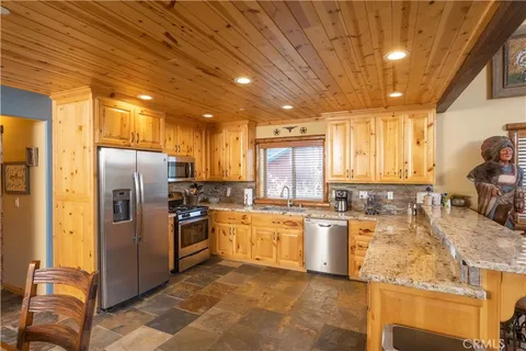 $884,900 | 1389 Flintridge Avenue, Big Bear City, CA 92314