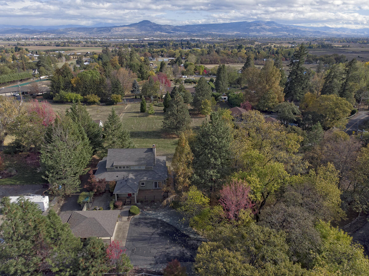 1800 Old Military Road Central Point, OR 97502 - Photo 47 of 49 23