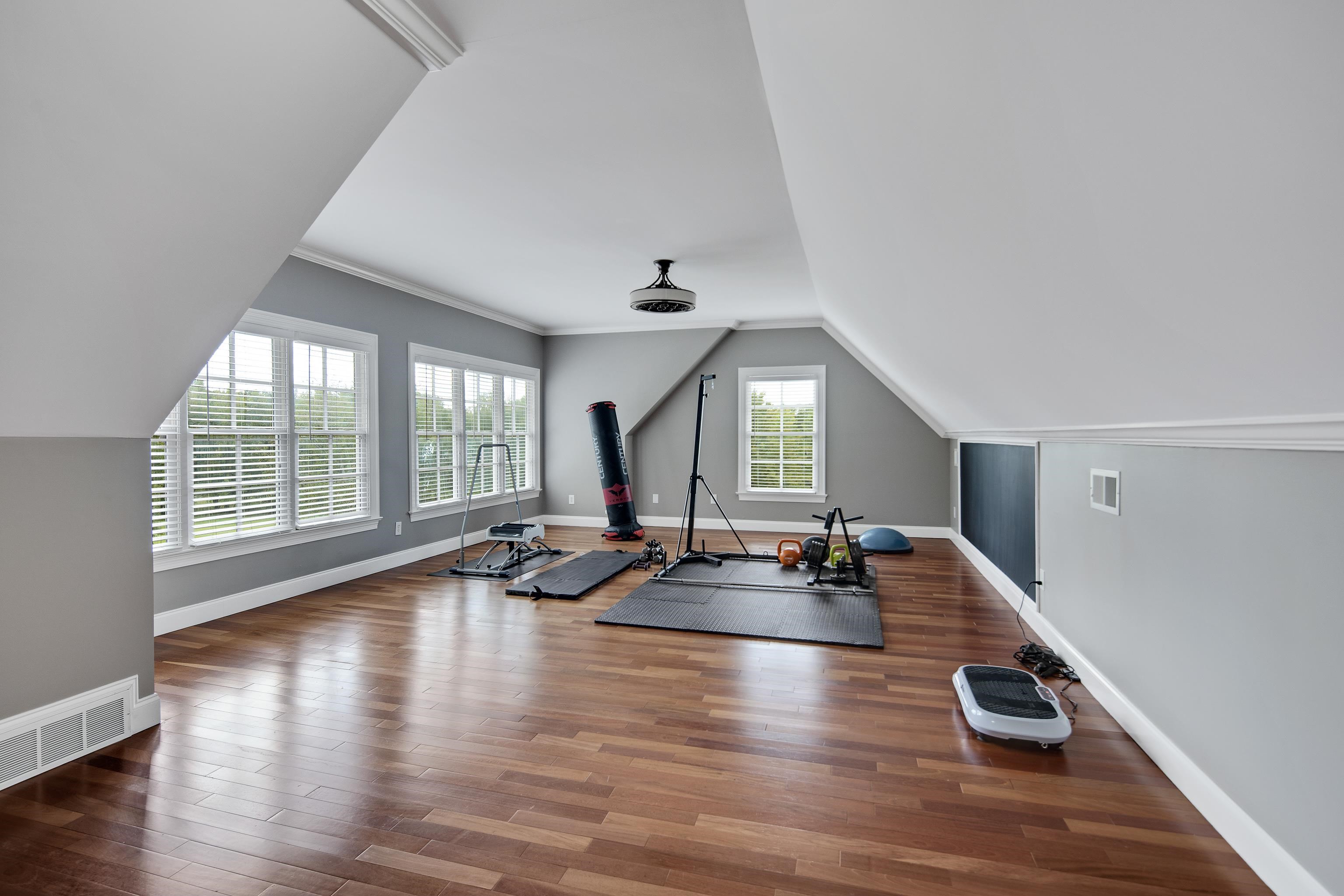 159 Lynn Road Eads, TN 38028 - Photo 27 of 40 MASSIVE Bonus Room with Lots of natural light! Walk in closet and Plumbing in the wall so you could add another bath or wet bar! Laminate Floors, New Lighting!