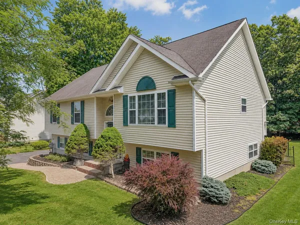 $759,900 | 26 Seals Drive, Monroe, NY 10950