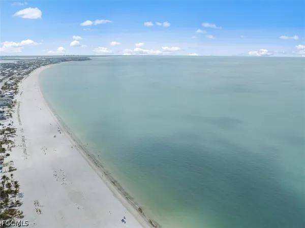 $425,000 | 3045 Estero Boulevard, Unit 7D, Fort Myers Beach, FL 33931