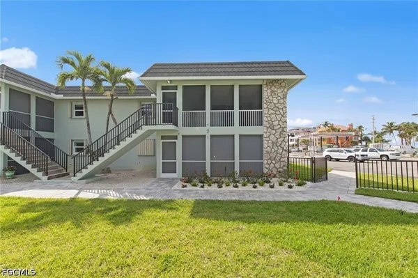 $425,000 | 3045 Estero Boulevard, Unit 7D, Fort Myers Beach, FL 33931