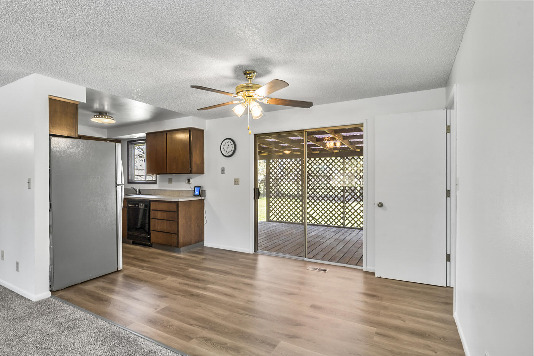22070 Erickson Road Bend, OR 97701 - Photo 13 of 37 JH5_9128