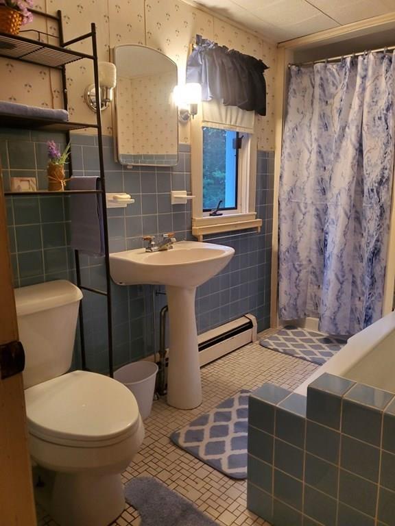 808 Patriots Road Templeton, MA 01468 - Photo 3 of 22 a bathroom with a sink a toilet and shower