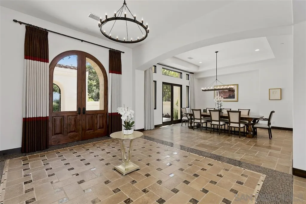 6806 St Andrews Road Rancho Santa Fe, CA 92067 - Photo 4 of 25 a living room with furniture and a dining table