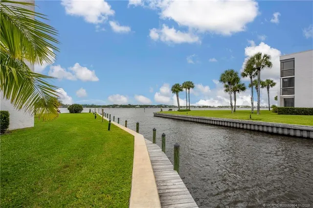 $345,000 | 1950 Southwest Palm City Road, Unit 7101, Stuart, FL 34994