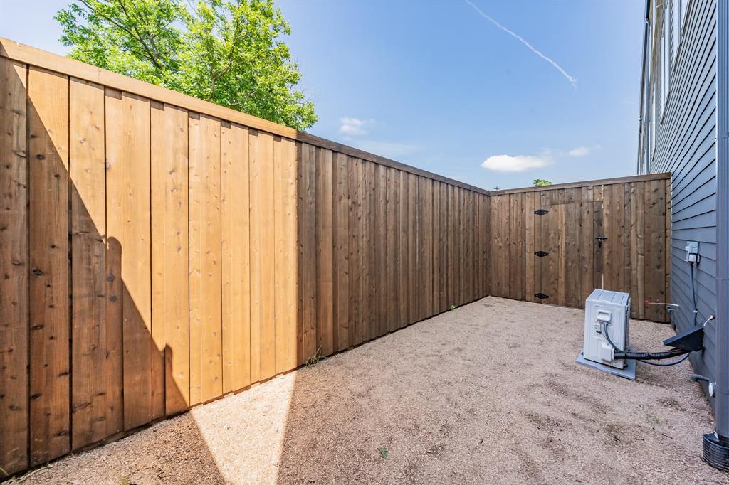 5320 Reiger Avenue, Unit 103 Dallas, TX 75214 - Photo 28 of 29 a view of a back yard from a hallway
