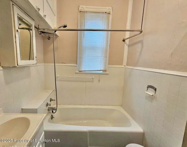 $850 | 1531 Washburn Street, Unit 1, Scranton, PA 18504