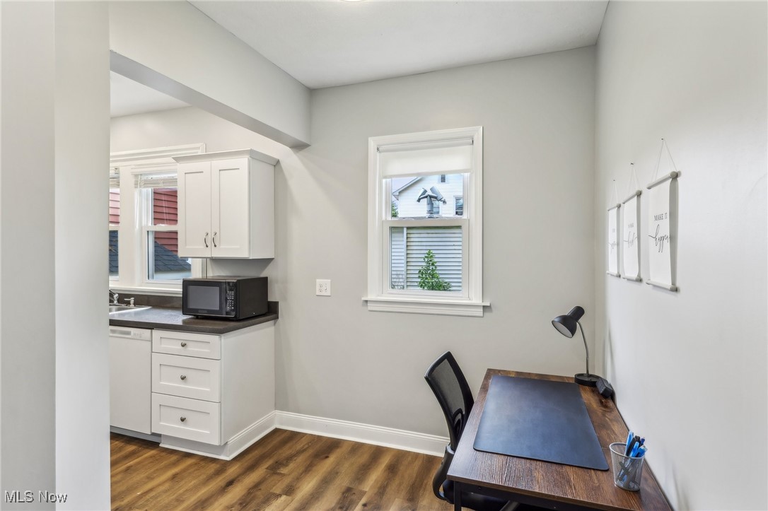 25 Taylor Road Bedford, OH 44146 - Photo 9 of 33 desk space